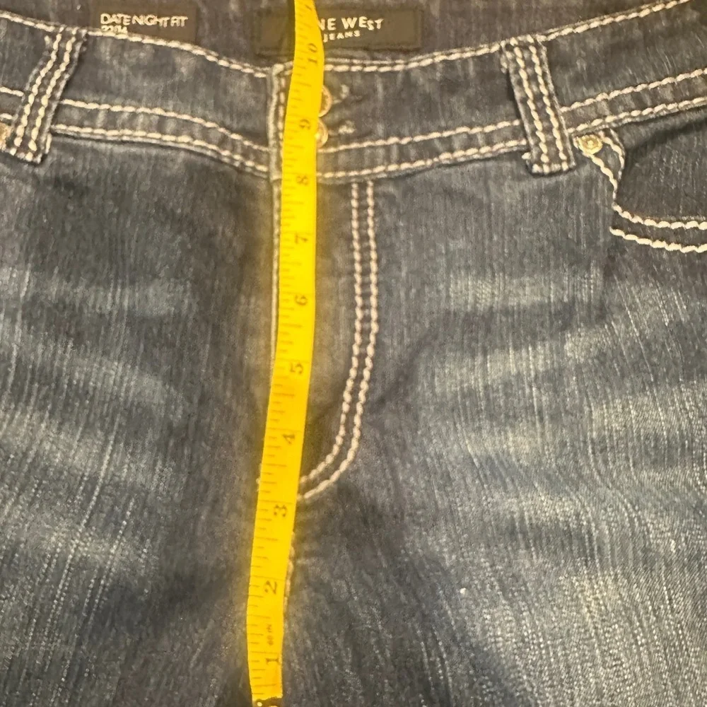 Nine West Indigo Dark Date Night Fit Capri Jeans style: Annette 32/14